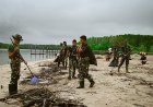 Aksi Bersih Pantai Keakwa oleh Satgas TMMD Kodim 1710/Mimika